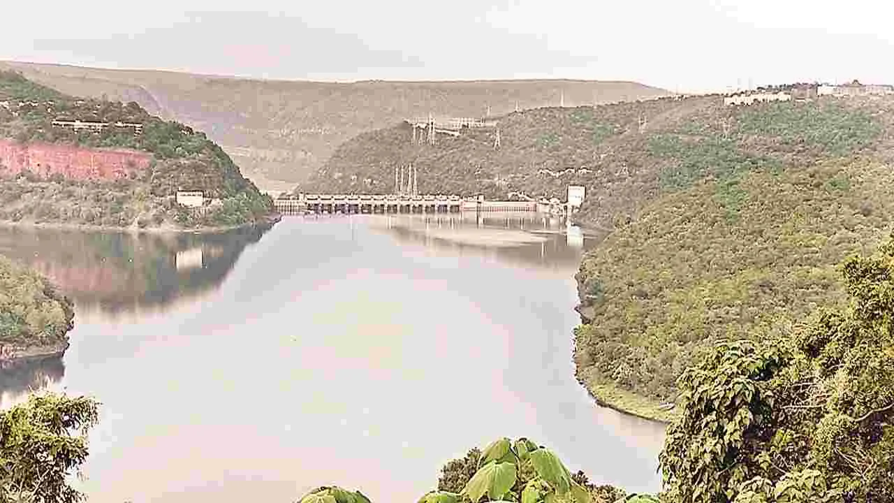 శ్రీశైలానికి 71,331 క్యూసెక్కుల ఇన్‌ఫ్లో 