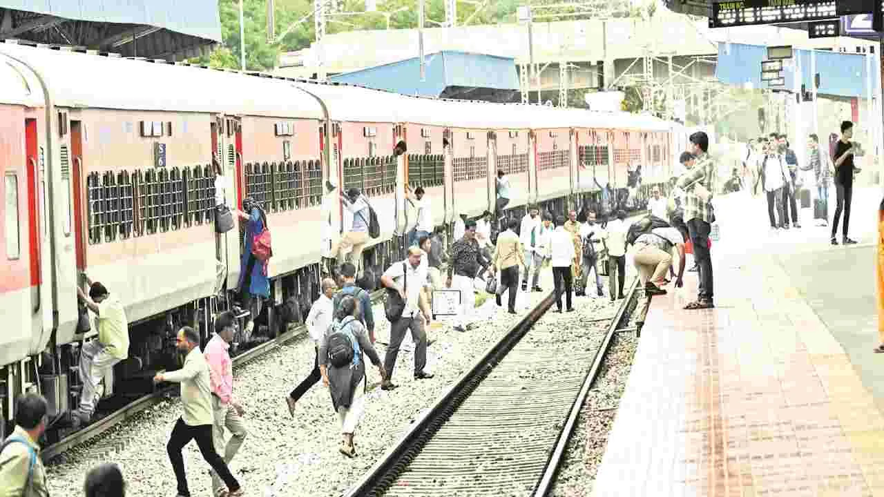 Railway Station : ఇట్లయితే ఎట్ల సారూ!