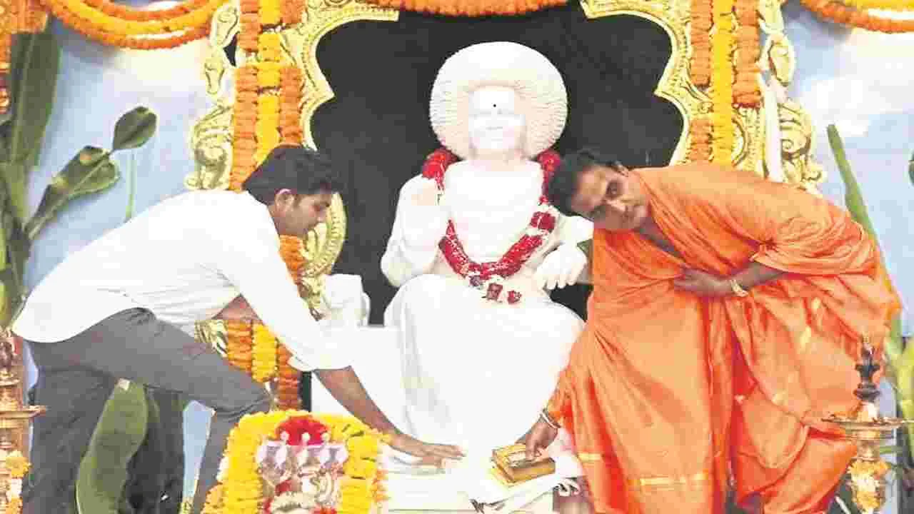 divotional  సత్యసాయికి ప్రత్యేక పూజలు