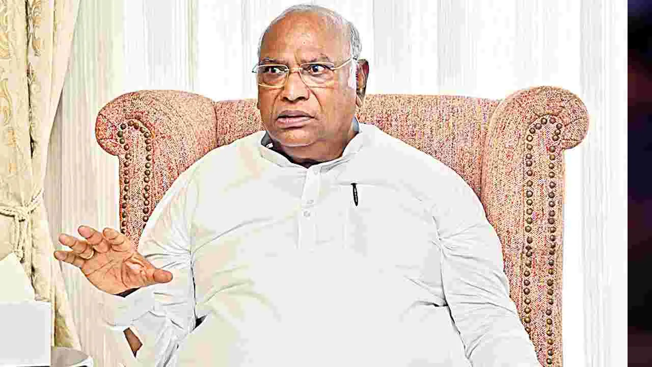 Mallikarjun Kharge: ఎస్సీ రిజర్వేషన్లలో క్రీమీలేయర్‌ వద్దు