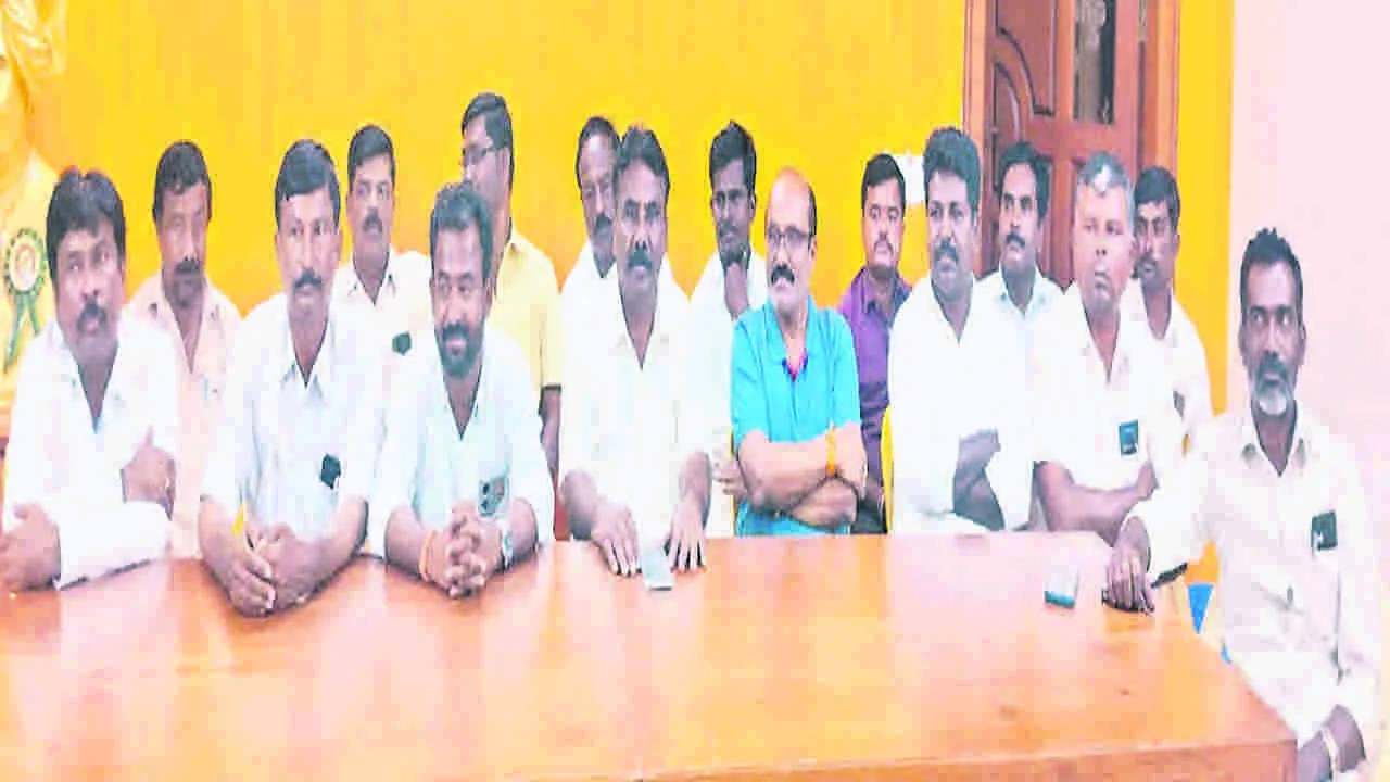 TDP : రాజకీయాలను కులాలకు ఆపాదించొద్దు 