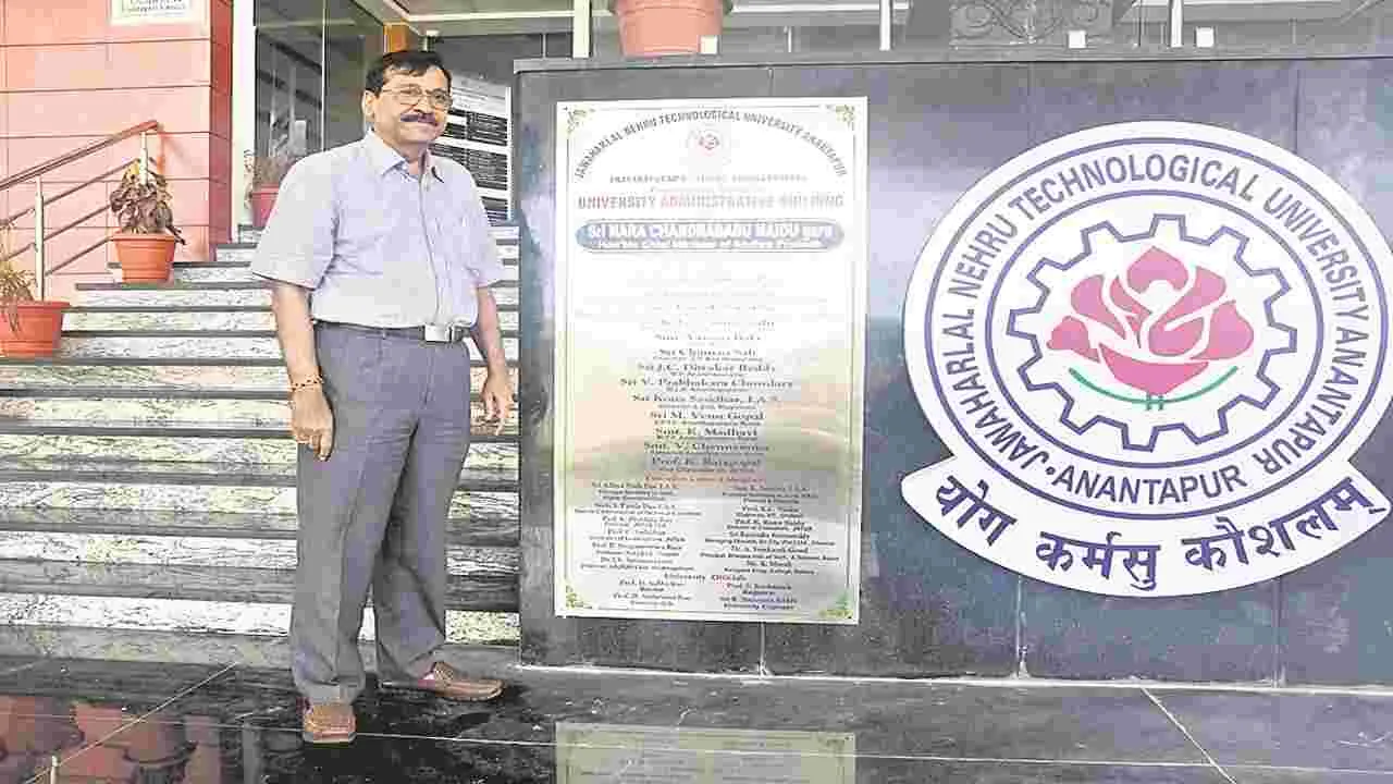 JNTU : చంద్రబాబు అభివృద్ధికి వైసీపీ ముసుగు