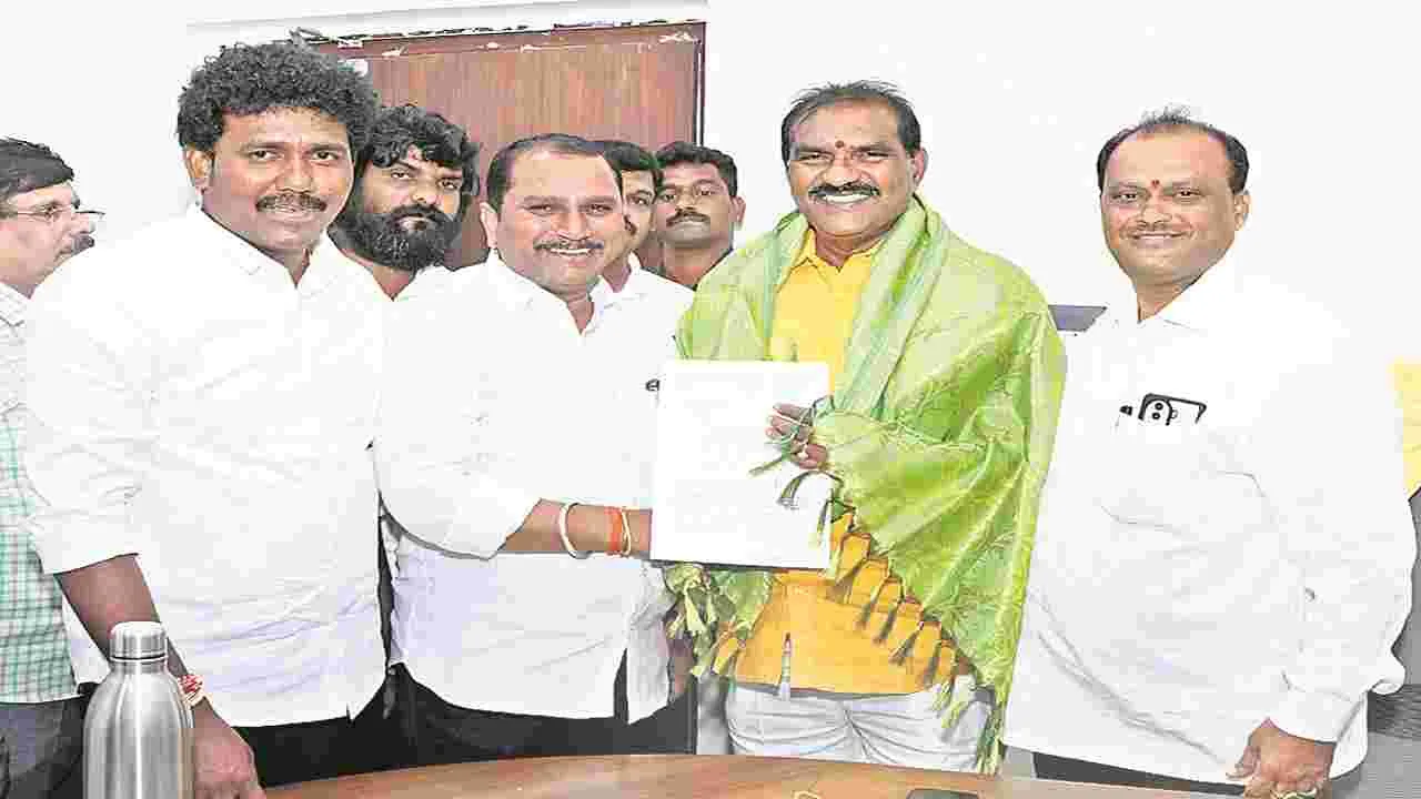 MLA DAGGUPATI: రక్షణ గోడల ఏర్పాటుకు నిధులివ్వండి 