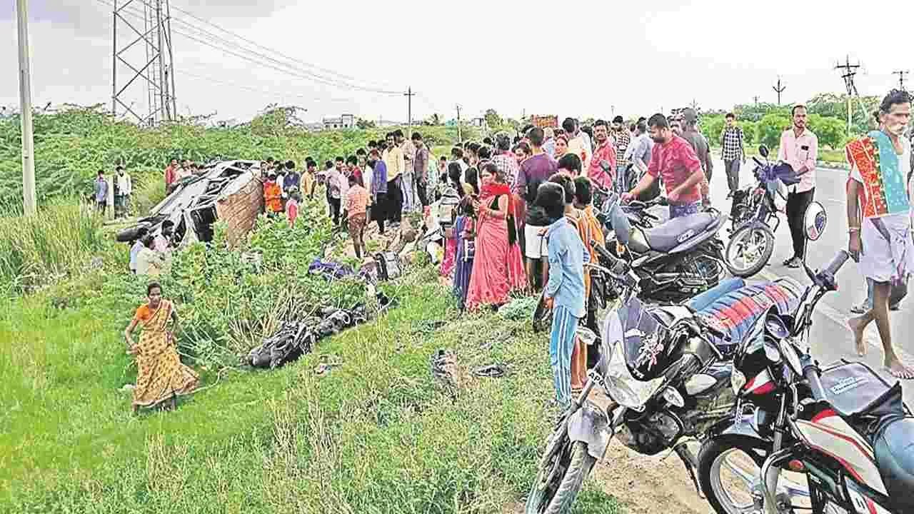 Road Accident : మృత్యు తాండవం