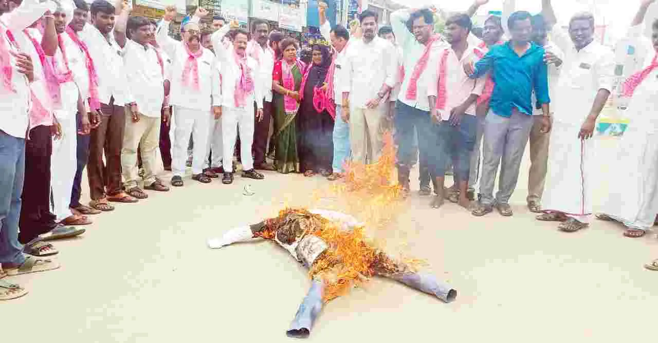 ముఖ్యమంత్రి రేవంత్‌రెడ్డి క్షమాపణ చెప్పాలి