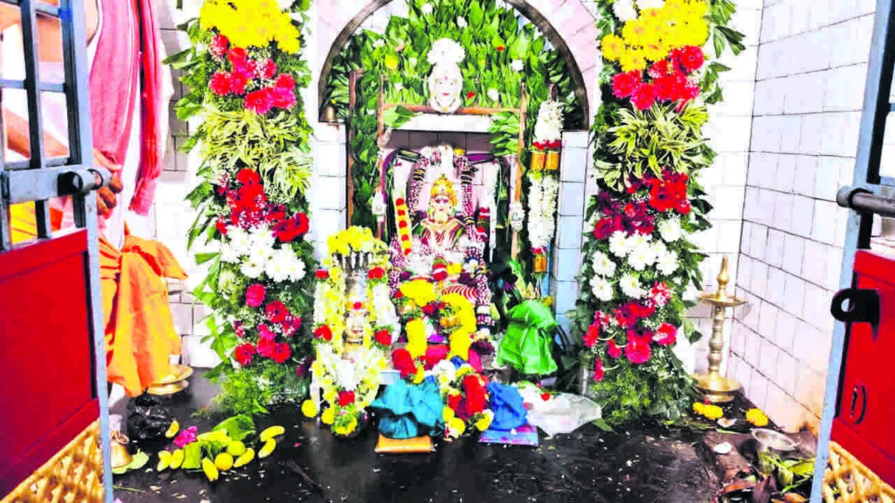 JATARA : భక్తిశ్రద్ధలతో దుగ్గిలమ్మ జాతర