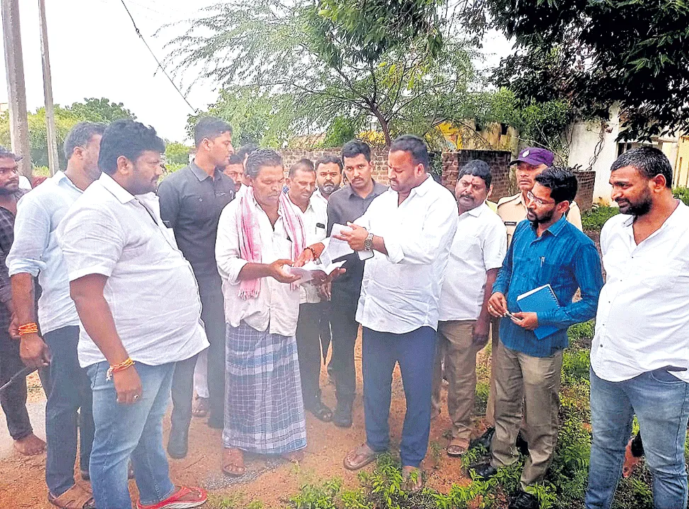 ప్రభుత్వ భూఆక్రమణలపై చర్యలు తీసుకోండి