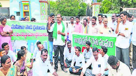 AP FORMERS ASSOCIATION: కృష్ణా, గోదావరి జలాల పునఃపంపిణీ చేయాలి 