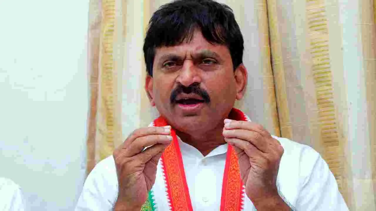 Ponguleti Srinivas Reddy: నూతన రైల్వేలైన్ల అలైన్‌మెంట్‌ మార్చండి