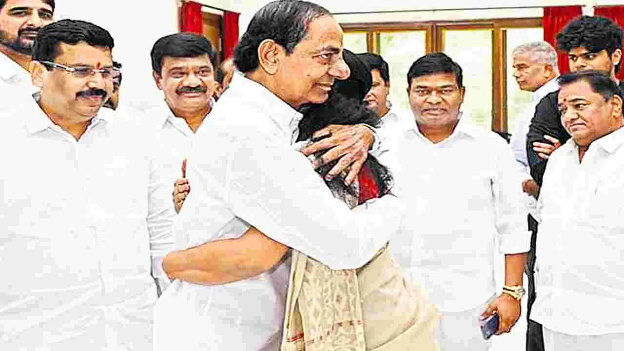 KCR: కుమార్తెను చూసి భావోద్వేగం! 