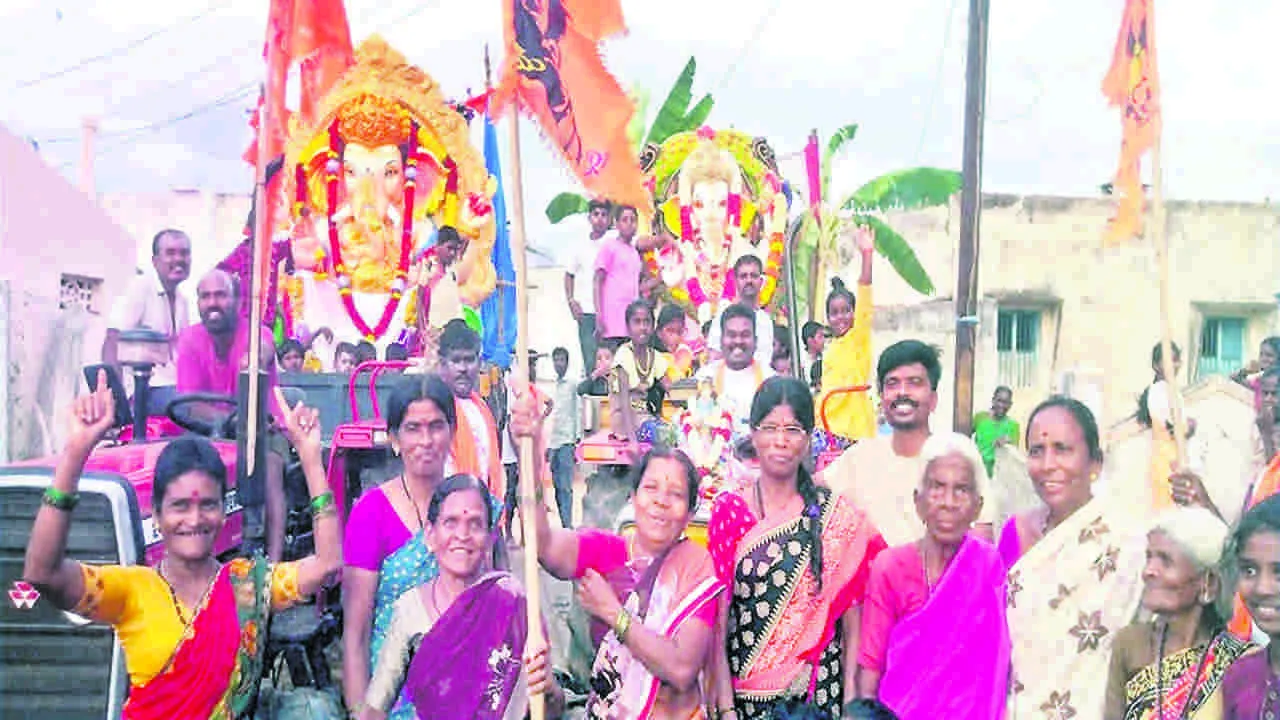 VINAYAKA FESTIVAL : ఘనంగా గణపయ్యల నిమజ్జనం