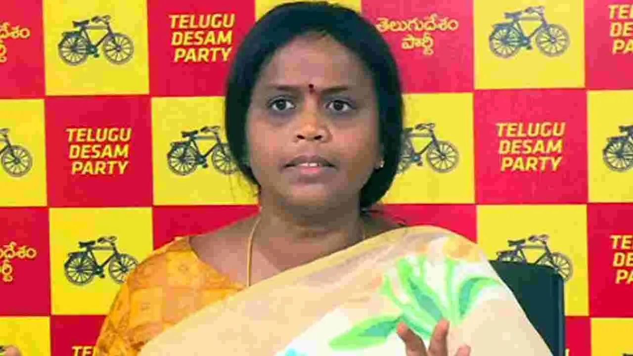 MLC Anuradha: గౌడ, బీసీ అని చెప్పుకునే అర్హత జోగి రమేశ్‌కు లేదు: ఎమ్మెల్సీ అనురాధ