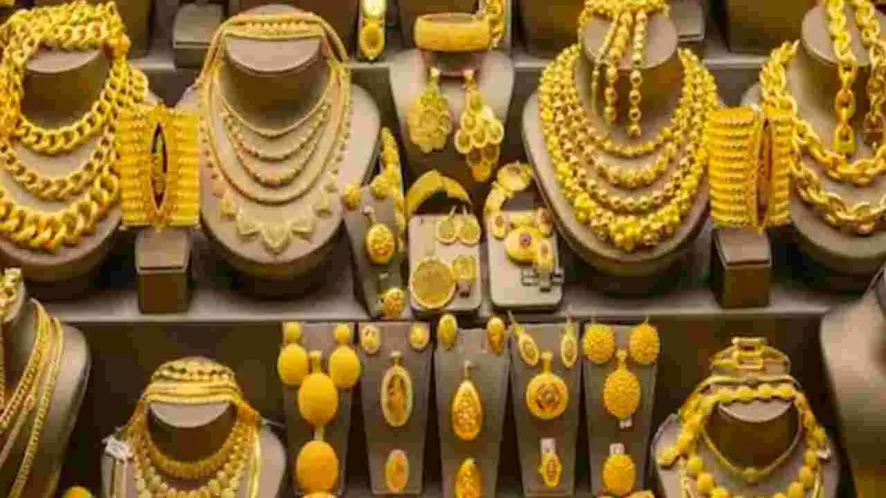 Gold and Silver Rates Today: వావ్.. మళ్లీ తగ్గిన బంగారం, వెండి ధరలు