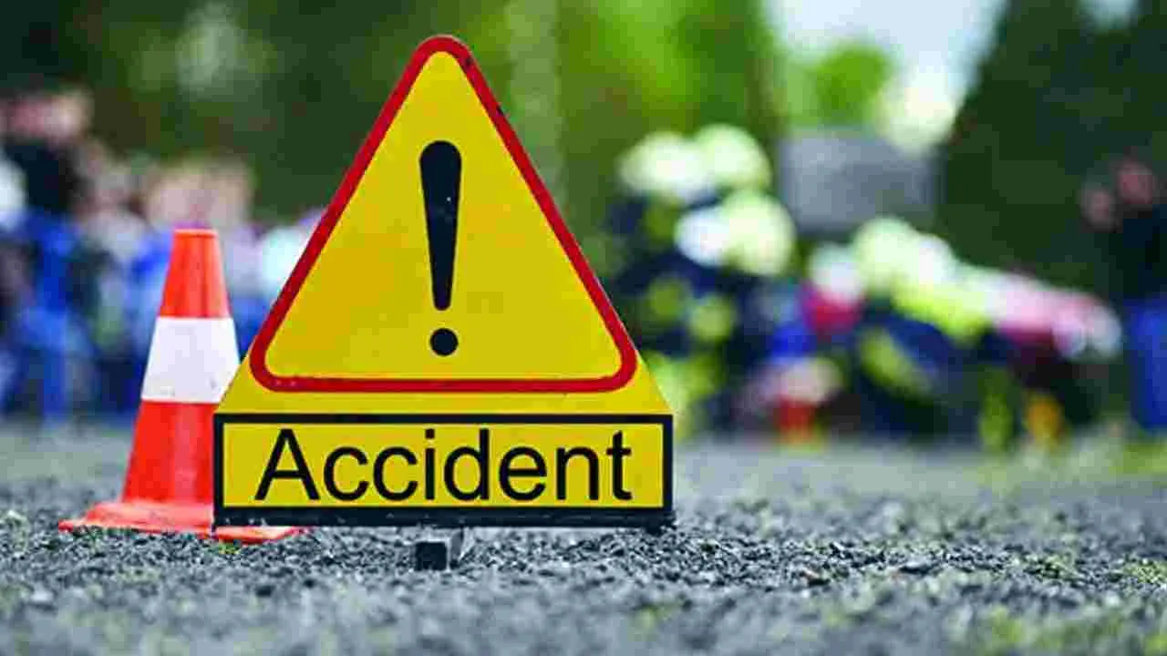 Road Accident: బంజారాహిల్స్ రోడ్ నంబర్-2లో కారు బీభత్సం..