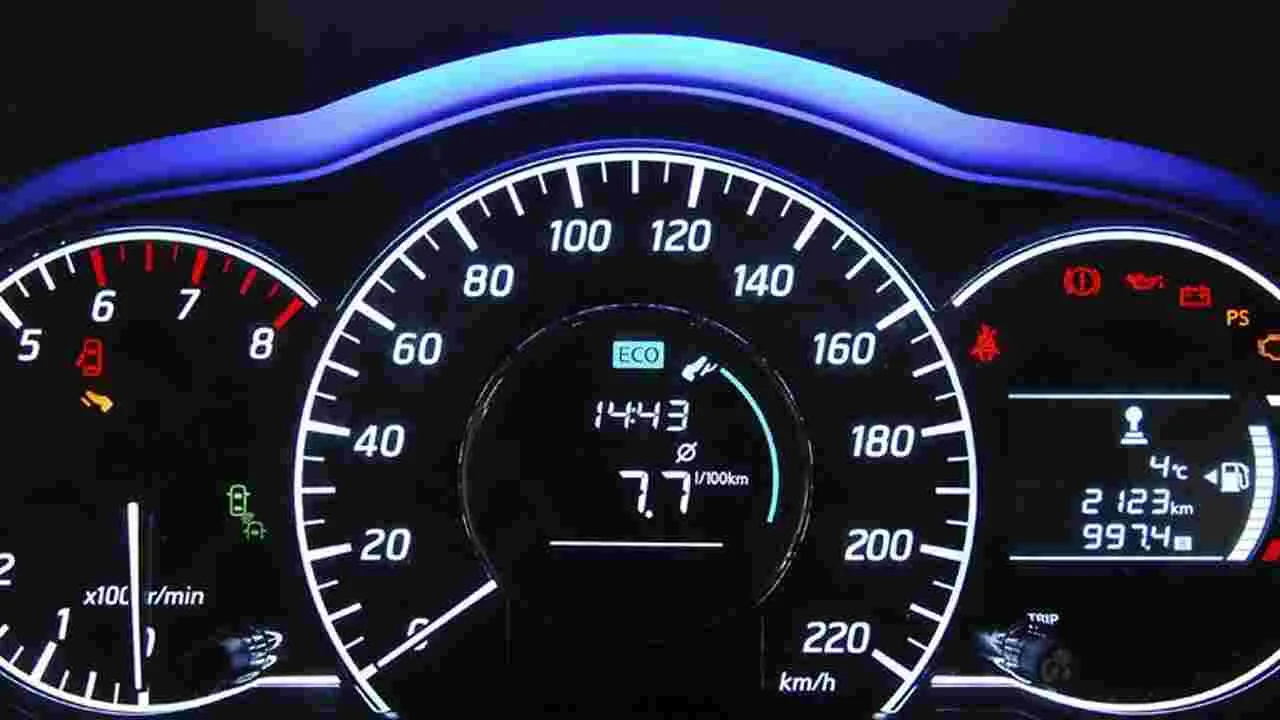 Car Mileage Tips: మీ కారు తక్కువ మైలేజీ ఇస్తుందా? వెంటనే ఇలా చేయండి..