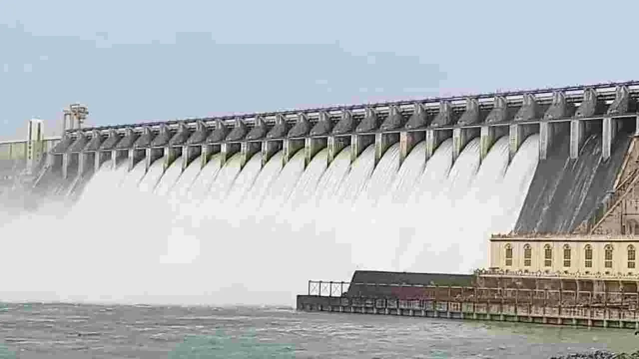 Dams: భారీ వరదలకు తెలంగాణ ప్రాజెక్టుల వద్ద ఇదీ పరిస్థితి..