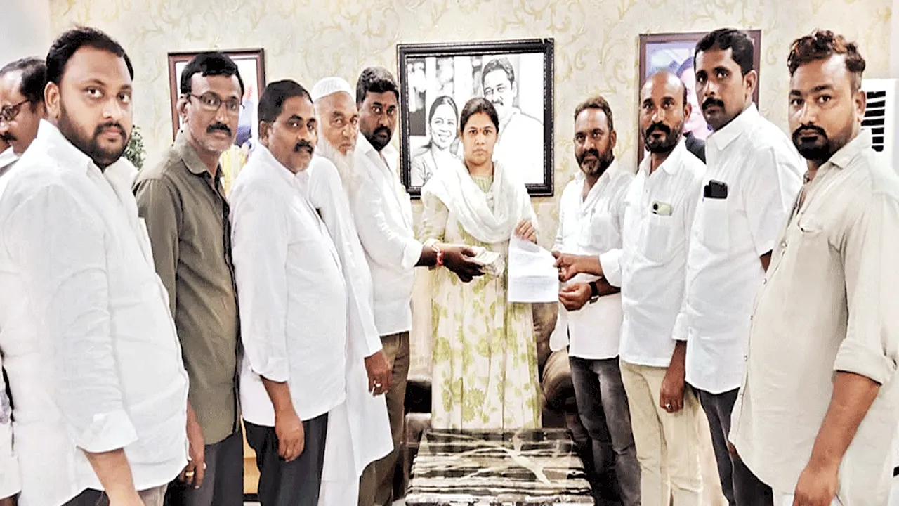 వరద బాధితులకు విరాళాలు