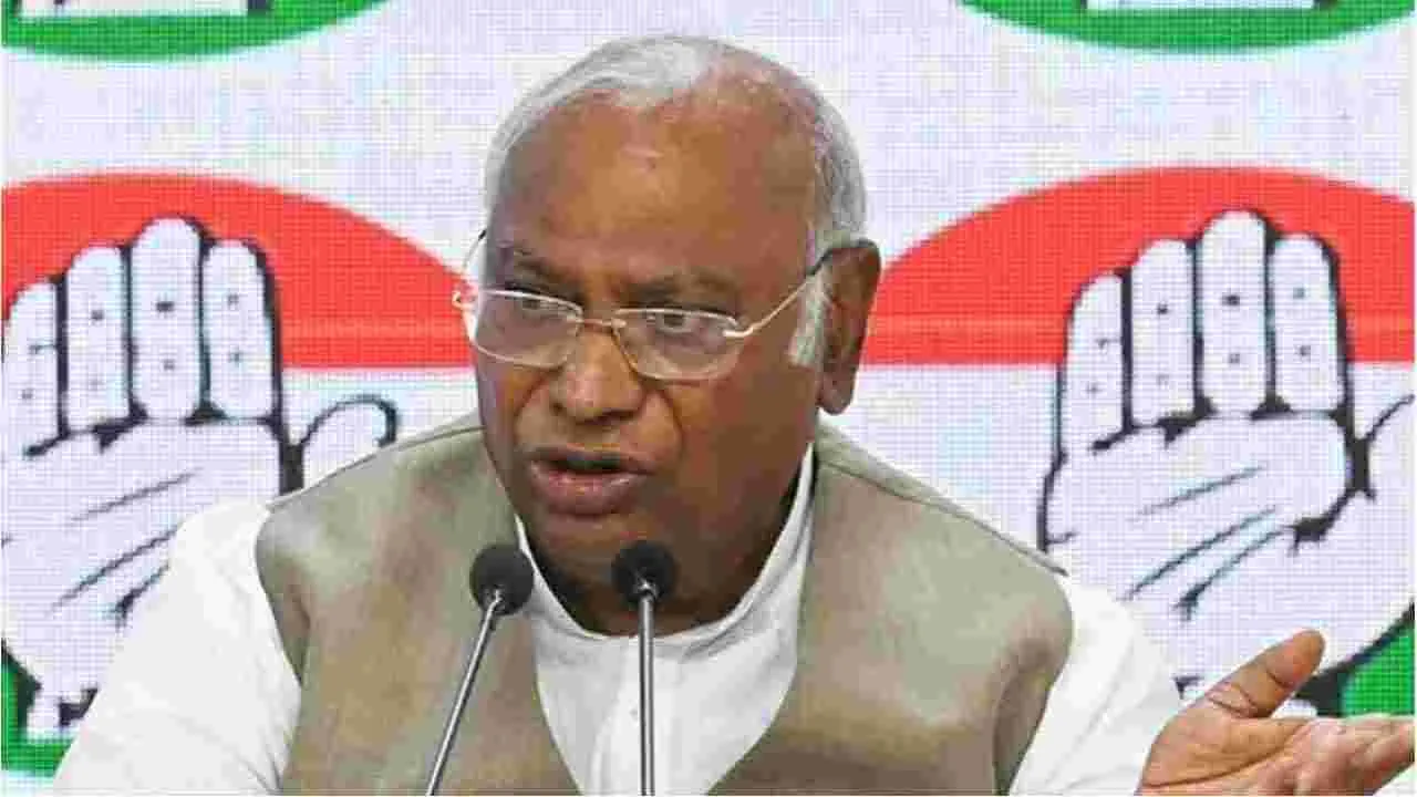 Mallikarjun Kharge: మైనారిటీలు లక్ష్యంగానే బుల్డోజర్ యాక్షన్.. బీజేపీపై ఖర్గే ఫైర్