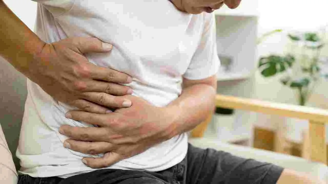 Liver Damage Signs: మీ శరీరంలో ఈ సంకేతాలు కనిపిస్తే అస్సలు నిర్లక్ష్యం చేయకండి..!Liver Damage Signs: మీ శరీరంలో ఈ సంకేతాలు కనిపిస్తే అస్సలు నిర్లక్ష్యం చేయకండి..!