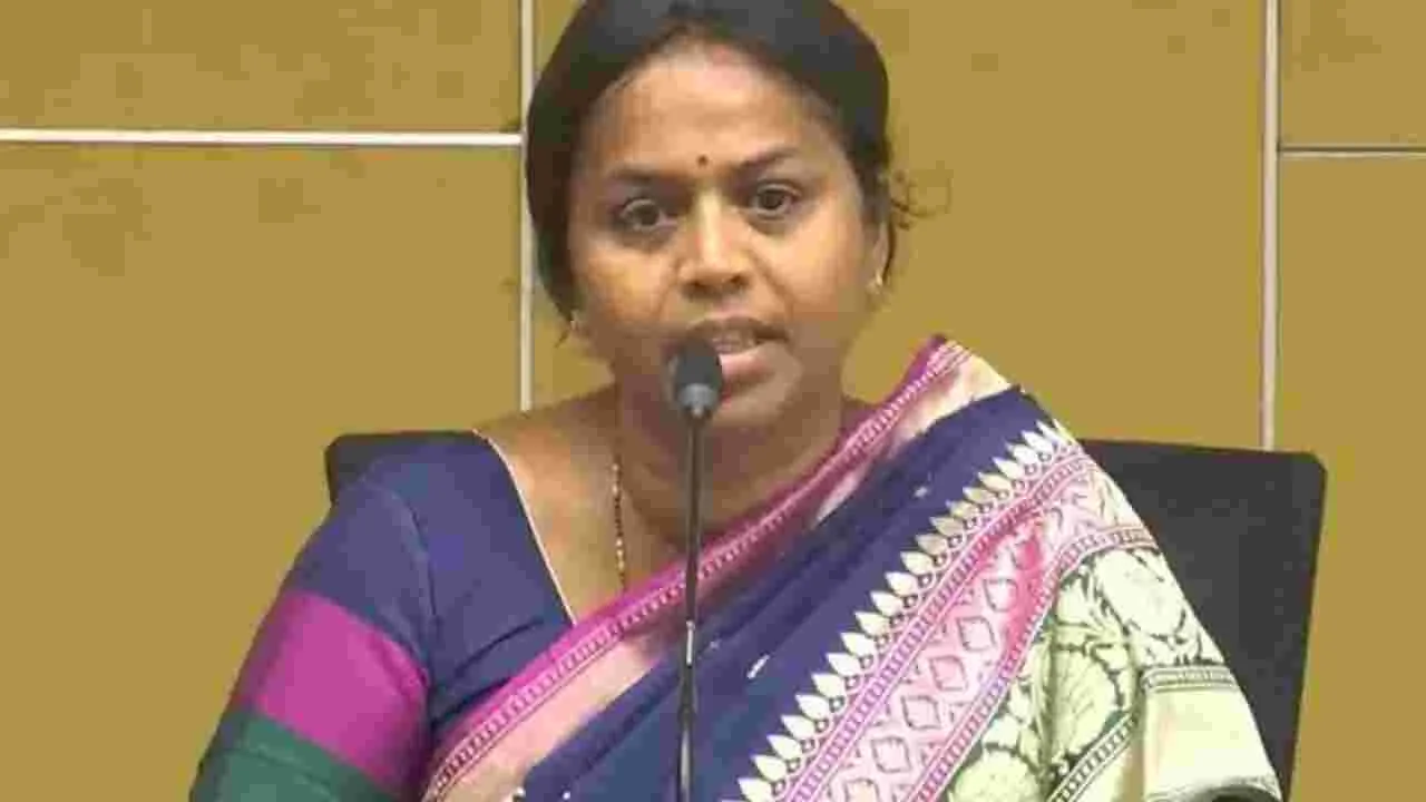 MLC Anuradha: పాయకరావుపేట ఫుడ్ పాయిజన్‌ ఘటనపై శవరాజకీయాలు దారుణం..