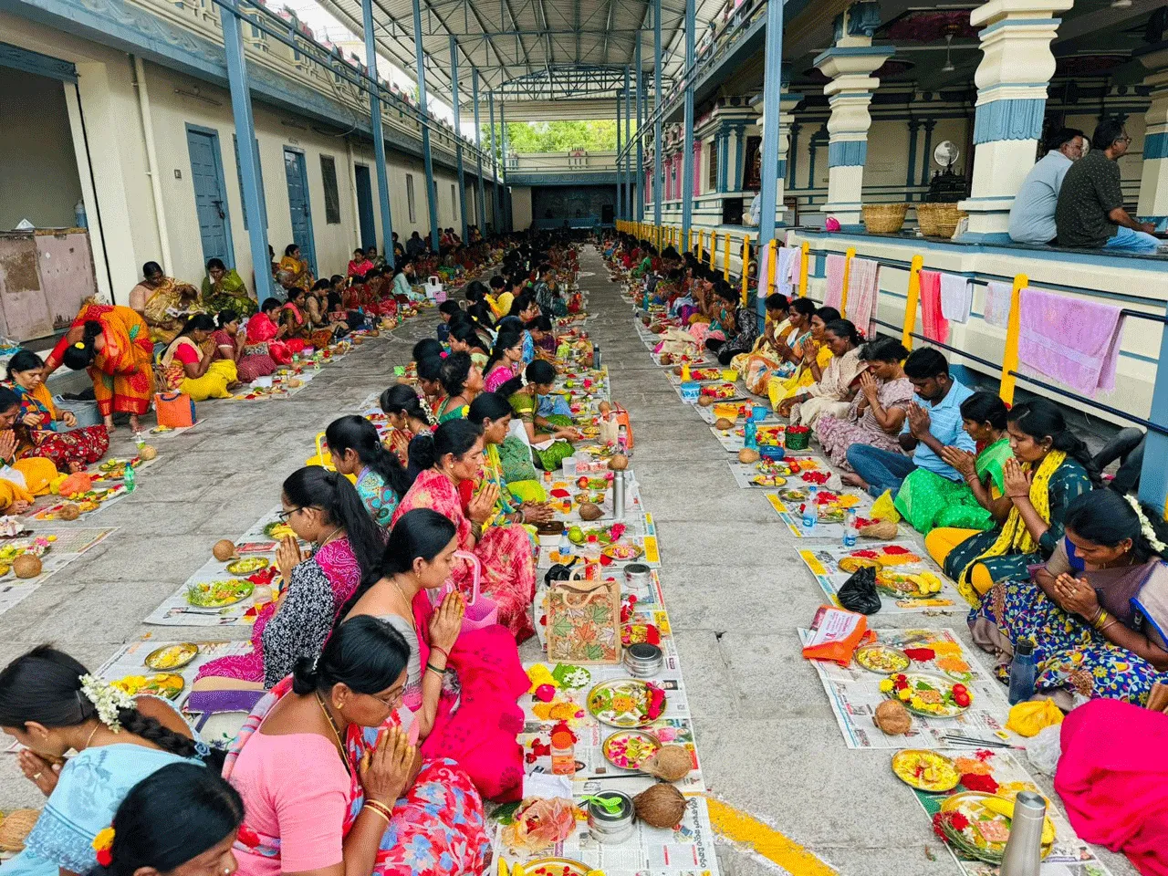 విజయదుర్గాదేవి సన్నిధిలో రాహుకాల పూజలు