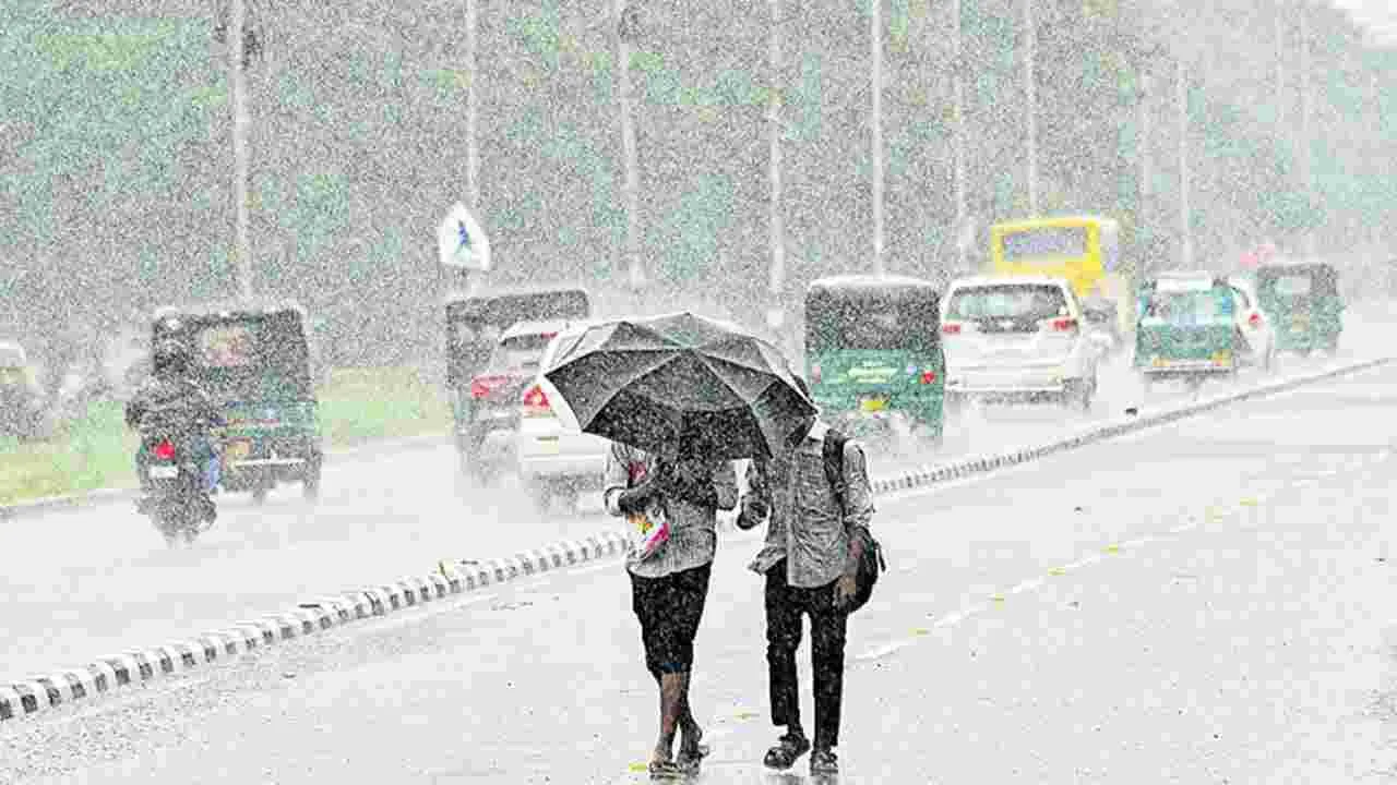 Rain Alert: ఆ మూడు జిల్లాలను వణికిస్తున్న వర్షాలు.. ప్రజలు అప్రమత్తంగా ఉండాలన్న కలెక్టర్లు..