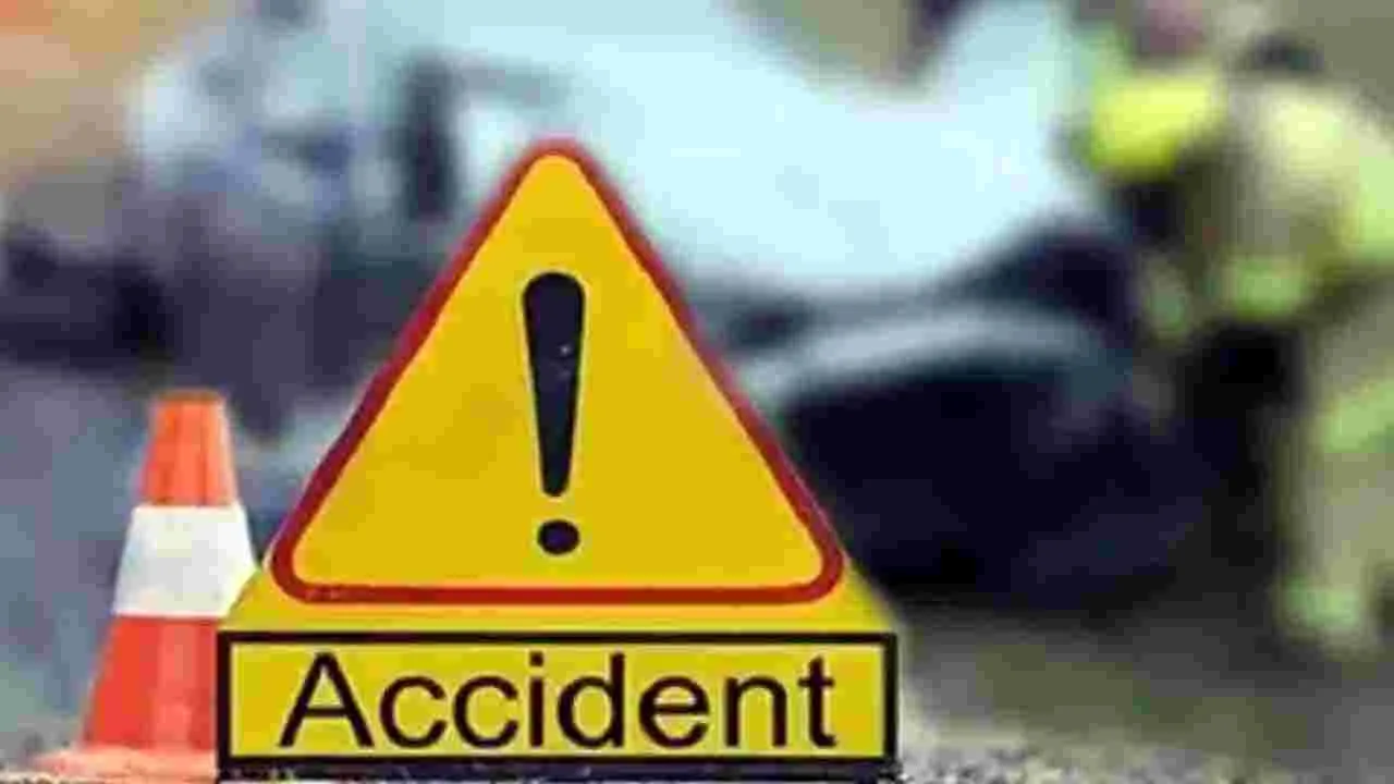 Road Accident: బేగంపేట్ మెట్రోస్టేషన్ వద్ద ఘోర ప్రమాదం, యువతి మృతి..