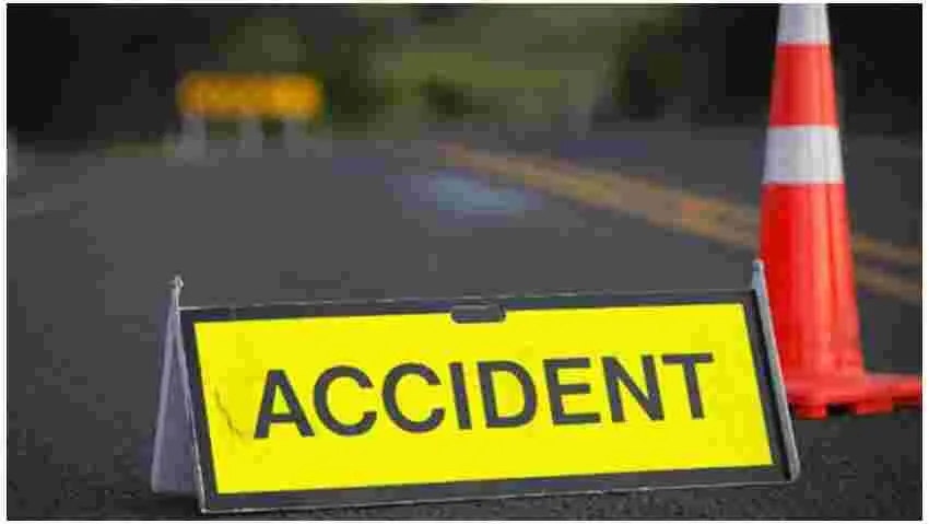 Road Accident: హైదరాబాద్ శివారులో ఘోర రోడ్డు ప్రమాదం..