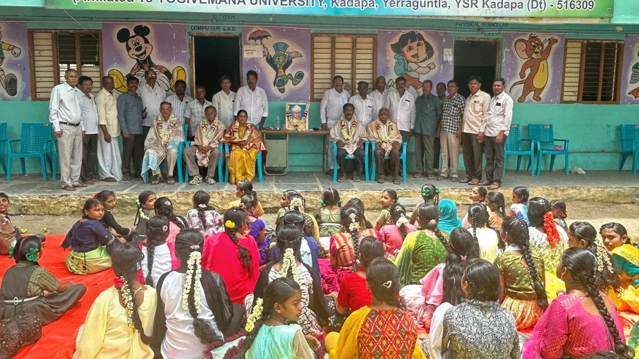 Teacher after parents : తల్లిదండ్రుల తర్వాత గురువే