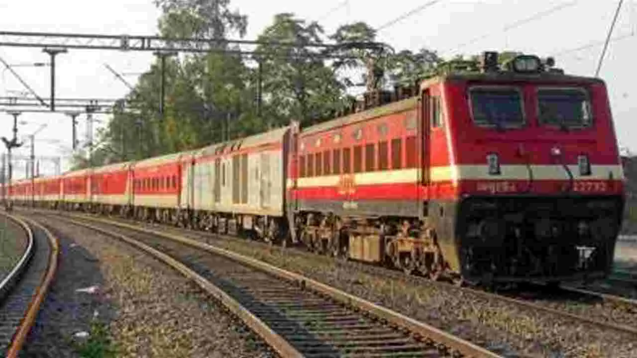 Trains cancelled: భారీ వర్షాలకు 432రైళ్లు రద్దు..