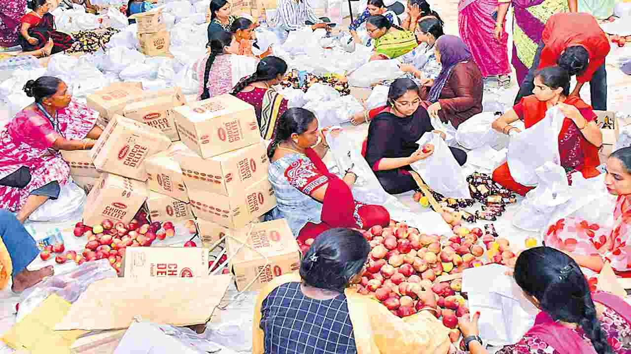 Bejawada : ఆపన్నుల కోసం... పరిమళించిన మానవత్వం