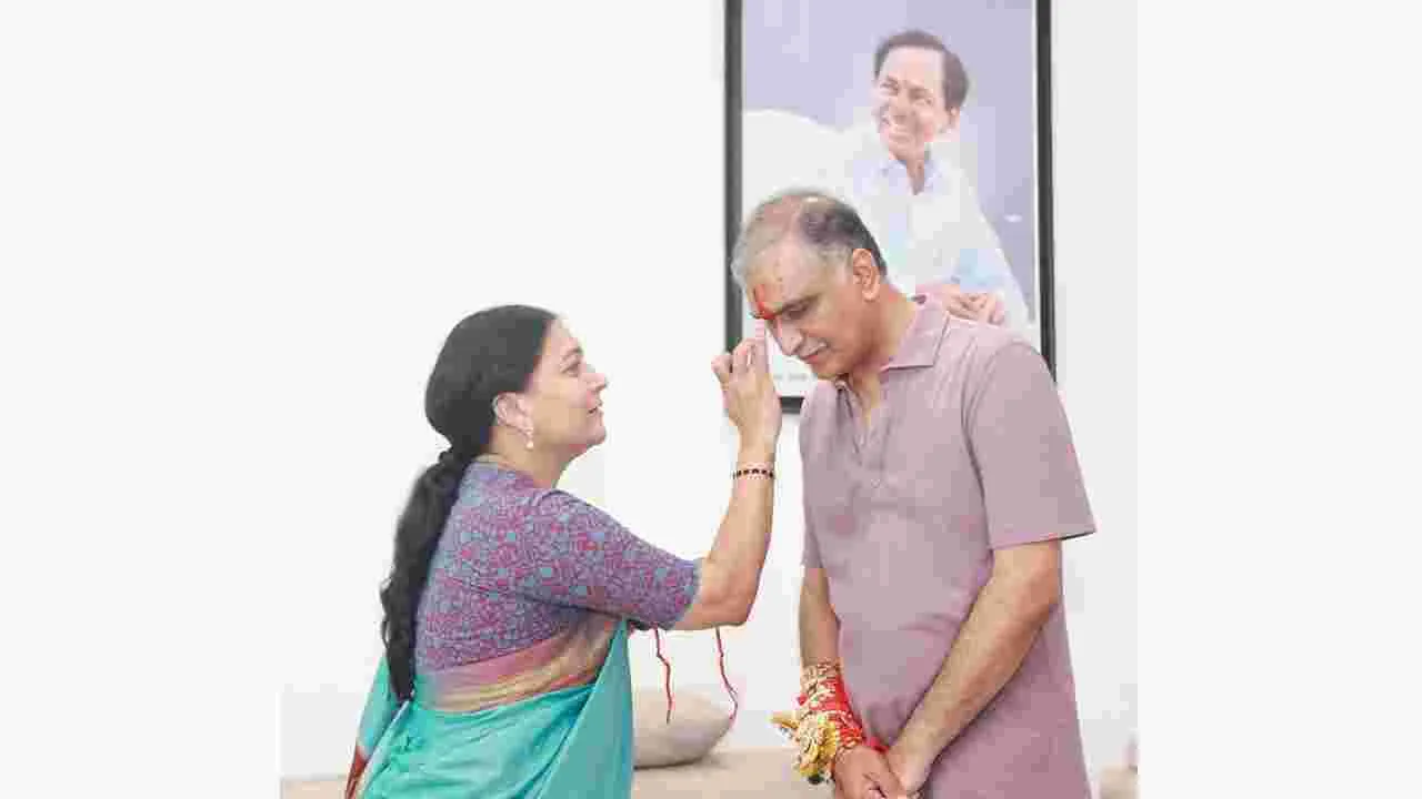 Raksha Bandhan: సీఎం రేవంత్‌కి సీతక్క సహా పలువురు మహిళా నేతల రాఖీలు