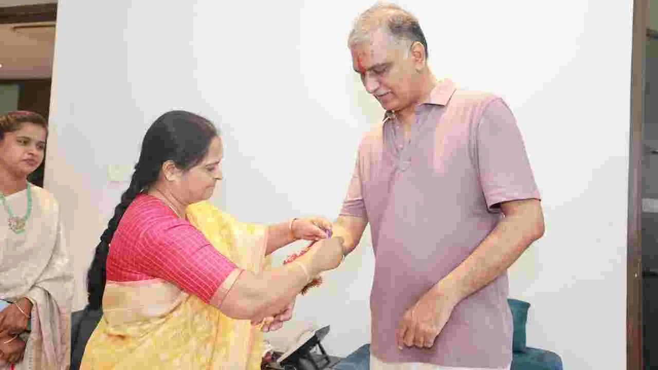 Raksha Bandhan: సీఎం రేవంత్‌కి సీతక్క సహా పలువురు మహిళా నేతల రాఖీలు