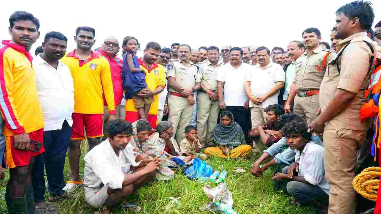 Achampet : హమ్మయ్య.. వాళ్లను రక్షించారు