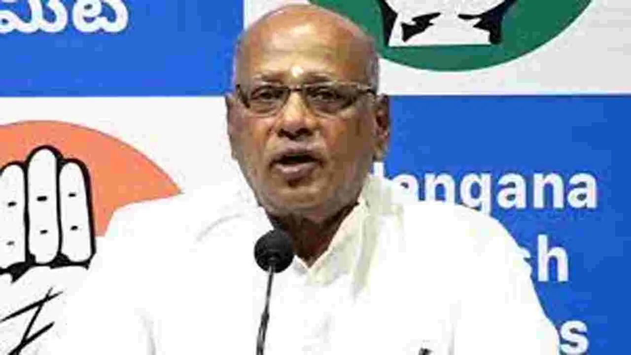 TPCC senior vice-president Niranjan : సంజయ్‌ను మంత్రివర్గం నుంచి తొలగించాలి