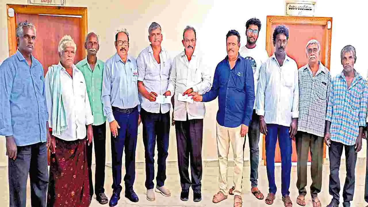 Dairy farmers : ‘విజయ’కు పాడి రైతు సాయం