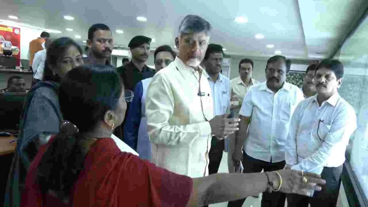 CM Chandrababu: ఏపీలో భారీ వర్షాలు.. రేపు స్కూళ్లకు సెలవు