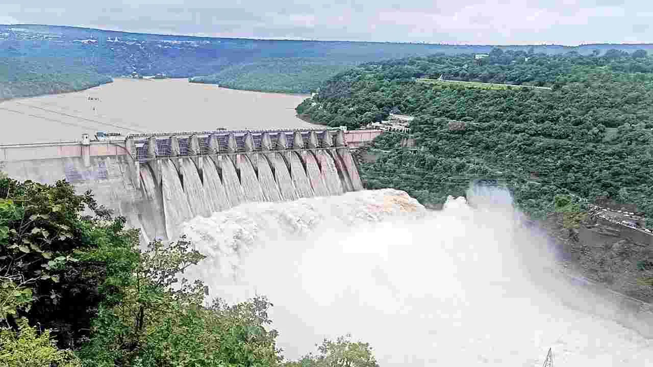 Srisailam : శ్రీశైలానికి 4.24 లక్షల క్యూసెక్కులు 