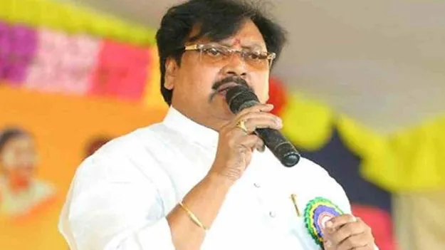 TDP Leaders: డైవర్షన్ పాలిటిక్స్‌కు దిగిన జగన్: వర్ల రామయ్య
