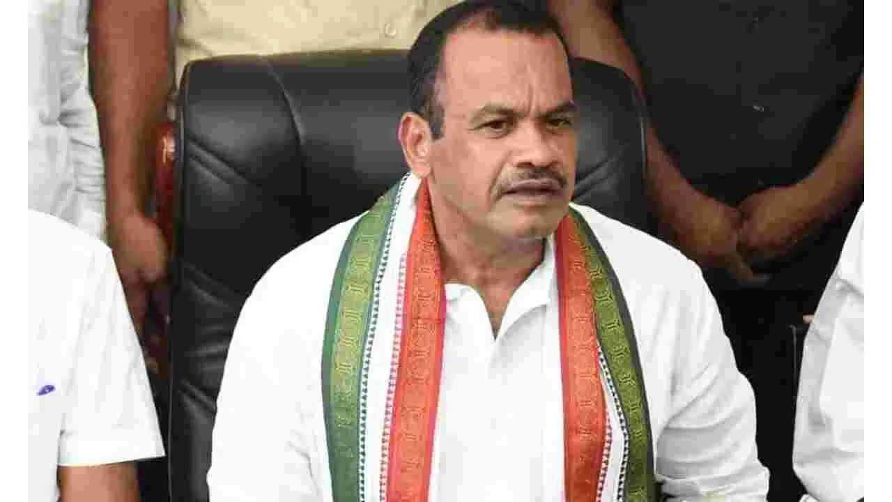 Komatireddy Venkat Reddy: హైడ్రా అధికారులు కేటీఆర్ ఫామ్ హౌస్ కూల్చేస్తారు..