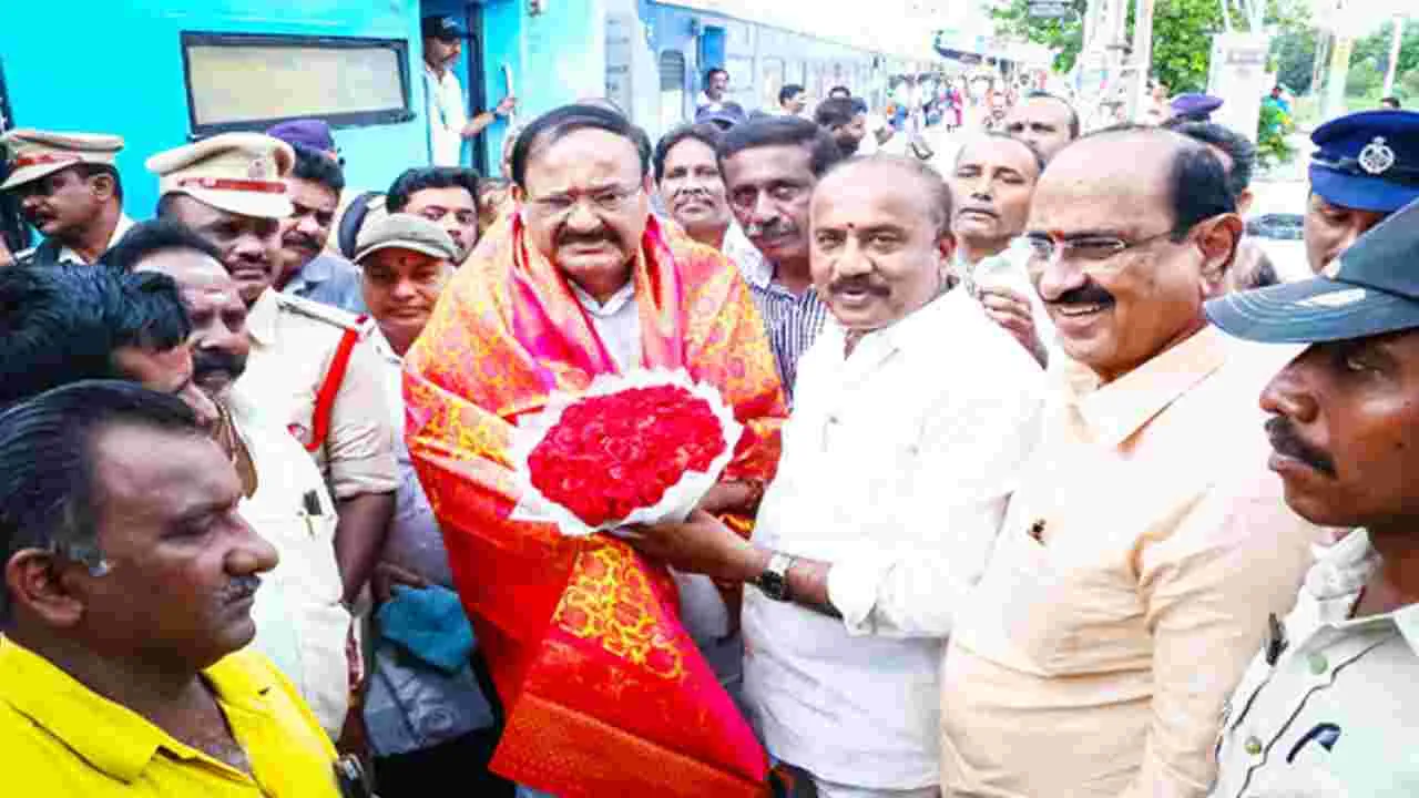 Venkayya Naidu: అమరావతిలో మహనీయుల జీవిత చరిత్రలతో మ్యూజియం ఏర్పాటు చేయాలి..