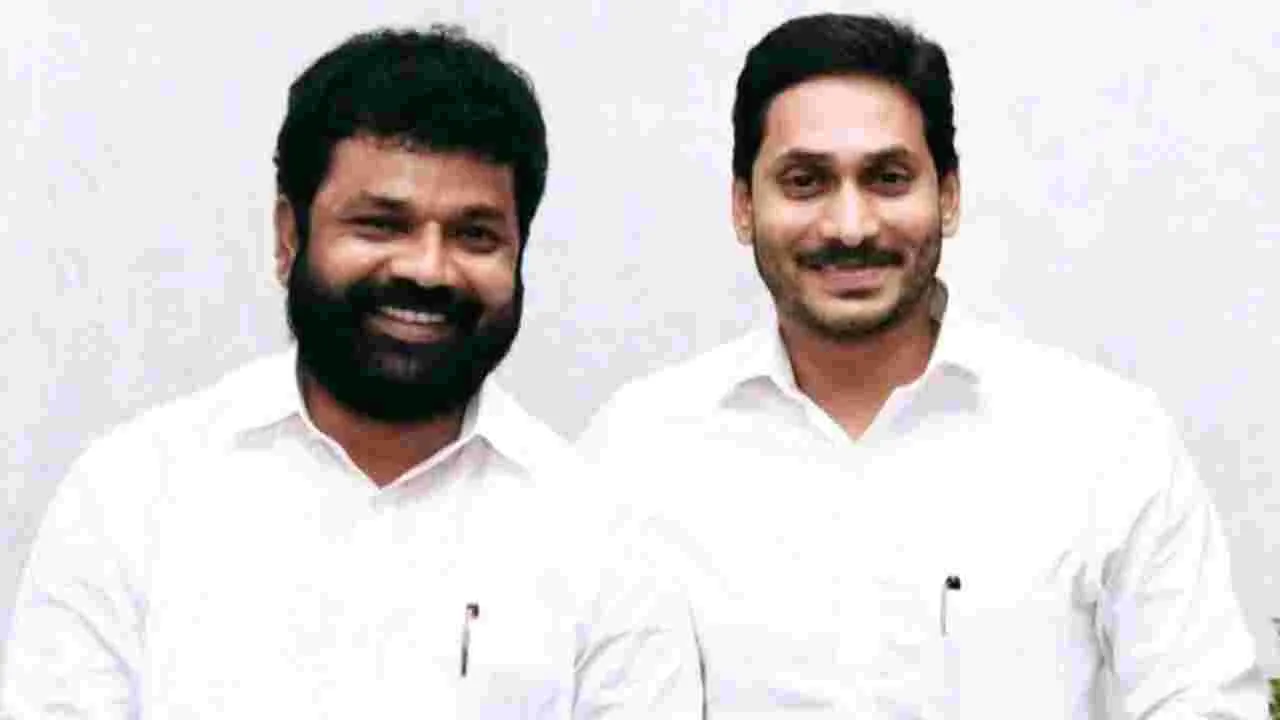 AP Politics: సురేష్‌పై ప్రేమతో పరామర్శించలేదు: గురునాథం