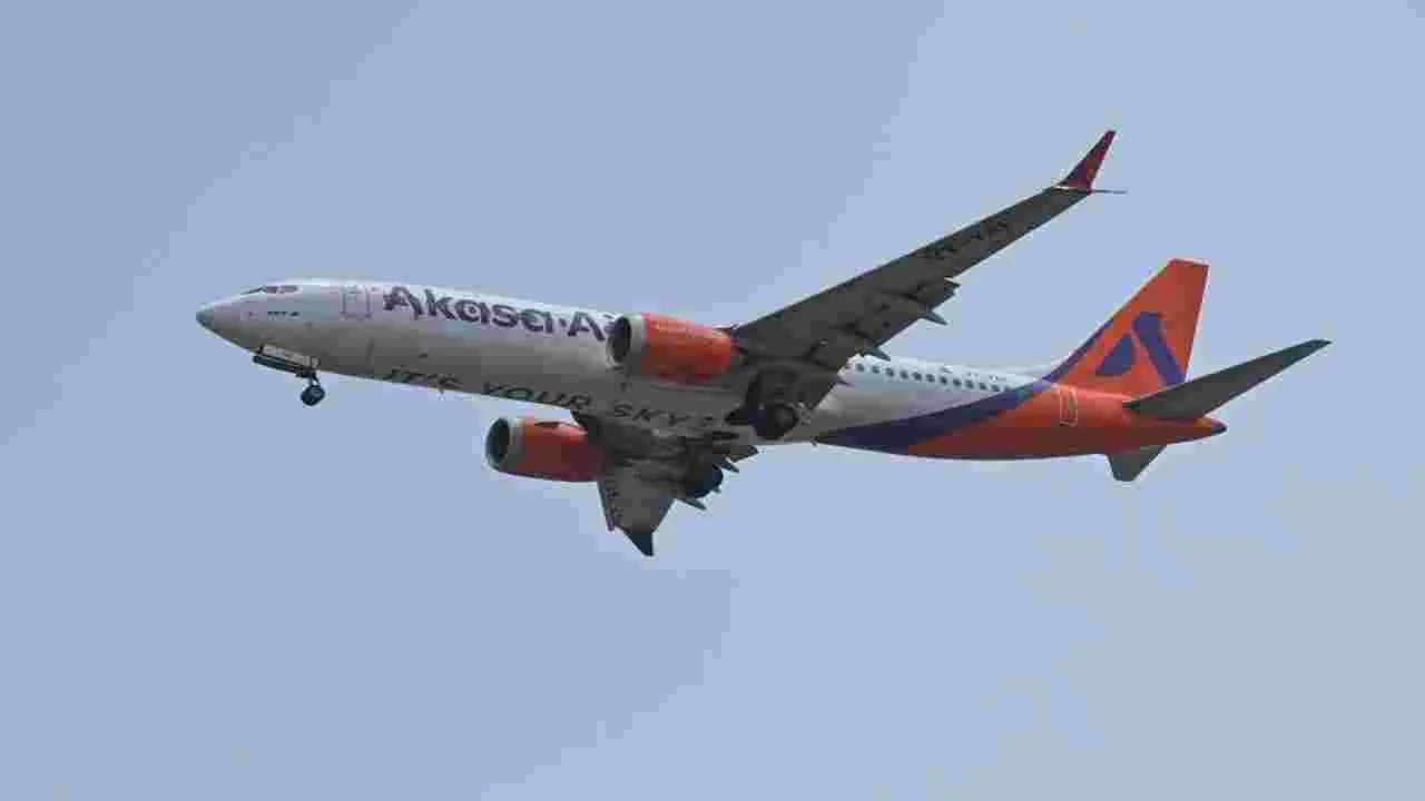 Akasa Air Flight: భోపాల్‌లో విమానం అత్యవసర ల్యాండింగ్.. ప్రయాణికుడు మృతి