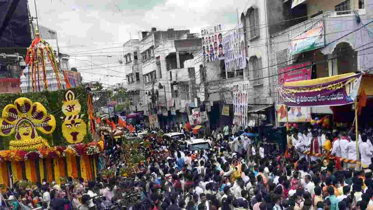 Bonalu Festival: ప్రారంభమైన లాల్ దర్వాజా బోనాలు.. పలు ప్రాంతాల్లో ట్రాఫిక్ ఆంక్షలు