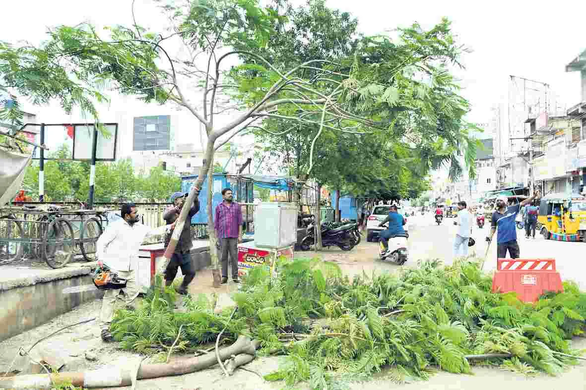 హైవే పై ఫ్లై ఓవర్‌ నిర్మాణం కోసం..