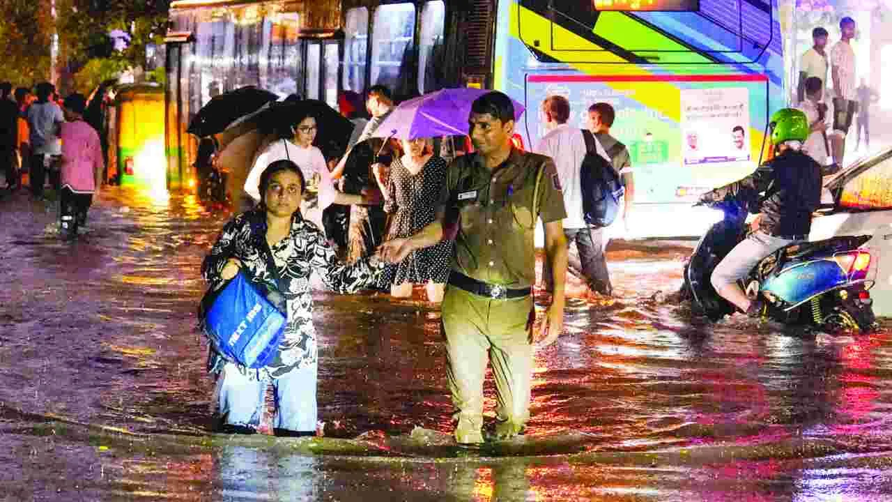 Delhi Rains: ఢిల్లీలో వర్ష బీభత్సం..