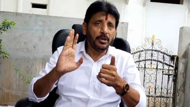  వైసీపీ ఎమ్మెల్సీలు శివరామిరెడ్డి, దువ్వాడ మధ్య ఆసక్తికర చర్చ