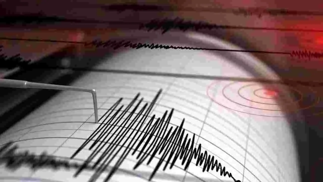 Earthquake: అటు పాకిస్థాన్, ఇటు ఢిల్లీ.. భూకంపంతో వణికిన ప్రజలు