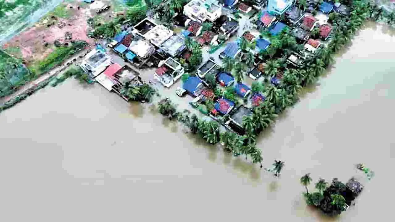 AP Flood: ఏలేరు వరద ఉధృతి.. 25 వేల ఎకరాలు నీట మునక