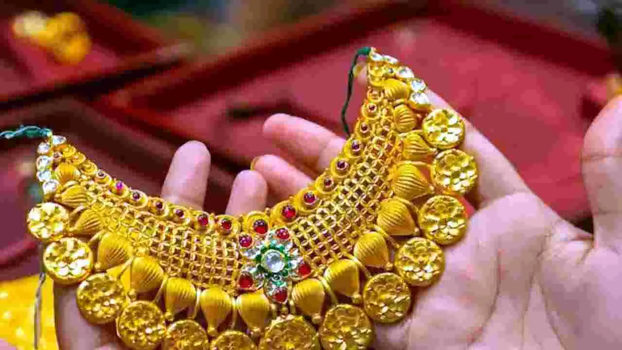 Gold Price Today: చవితి రోజు మగువలకు షాక్.. బంగారం ధరలకు రెక్కలు 